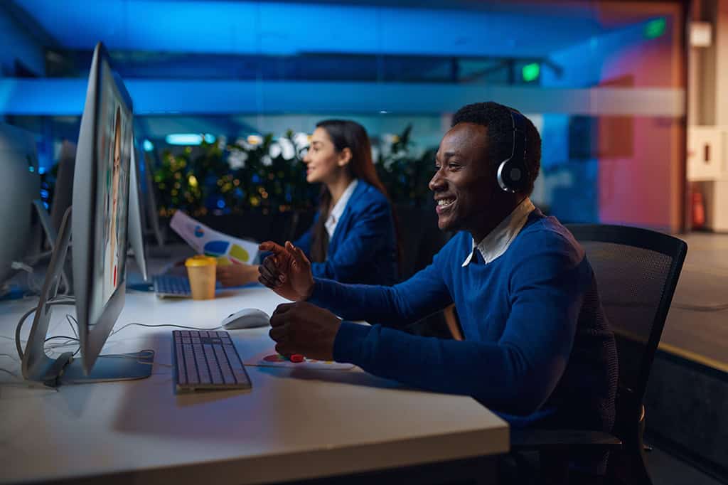 An overnight IT help desk agent answers a call from a business. An overnight IT help desk agent answers a call from a business.